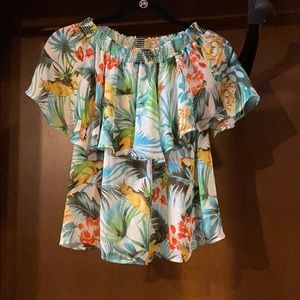 Cute summer top, loose and flowy